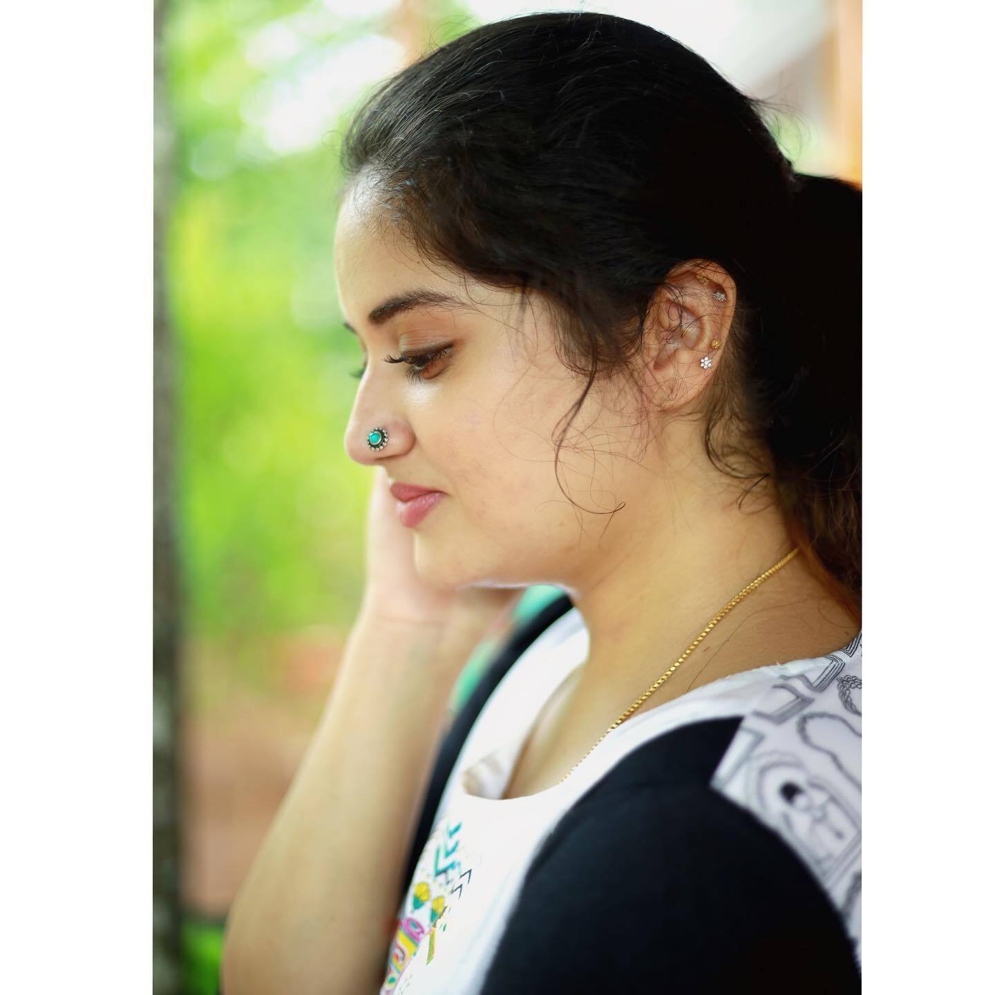 മുക്കുത്തി കണ്ടില്ലാന്ന് ഇനി പറയരുത്; തുരുതുരാ മുക്കുത്തി ചിത്രങ്ങളുമായി ഷഫ്‌ന