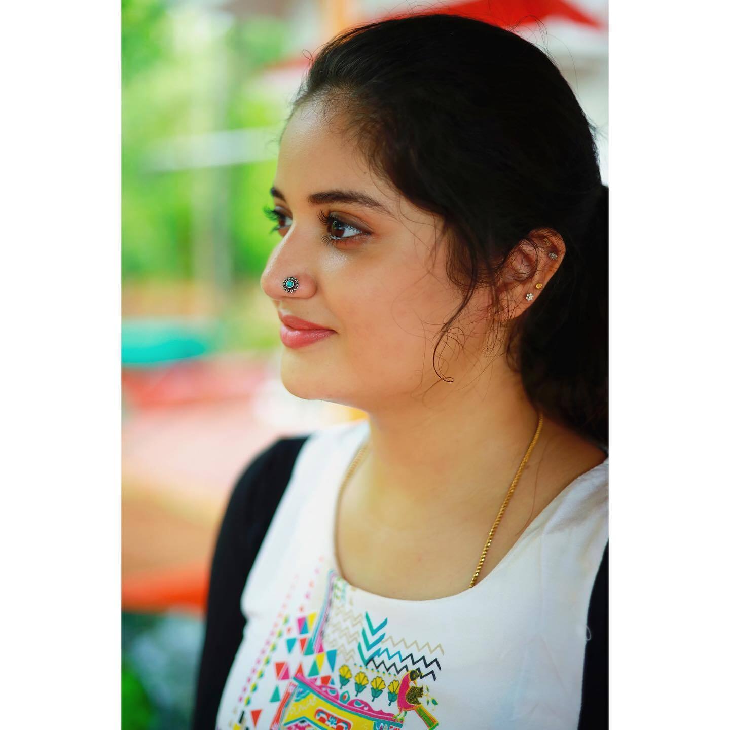 മുക്കുത്തി കണ്ടില്ലാന്ന് ഇനി പറയരുത്; തുരുതുരാ മുക്കുത്തി ചിത്രങ്ങളുമായി ഷഫ്‌ന