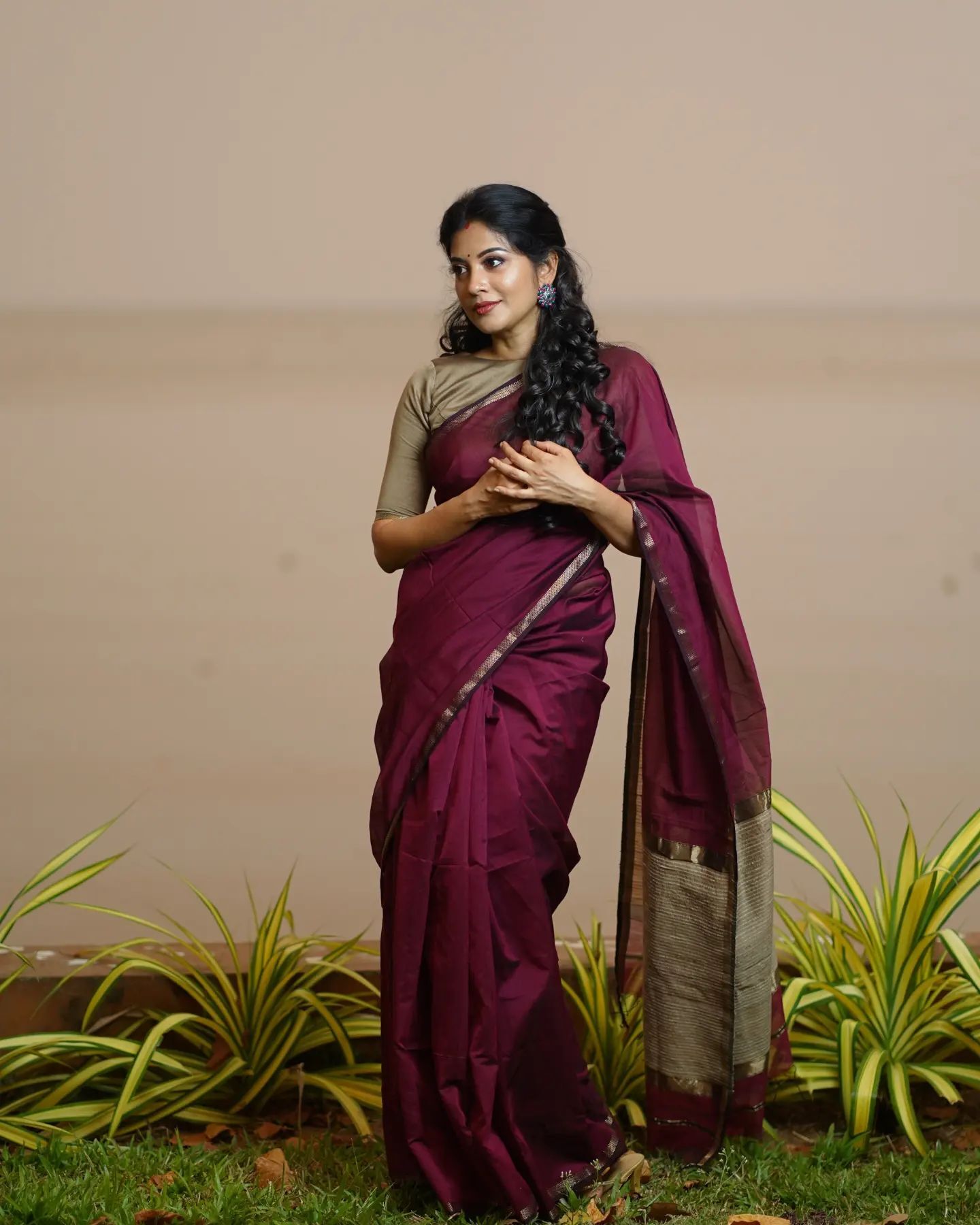 ലുക്കും കൊള്ളാം ഡ്രസും കൊള്ളാം; ശിവദയുടെ വൈറല്‍ ചിത്രങ്ങള്‍