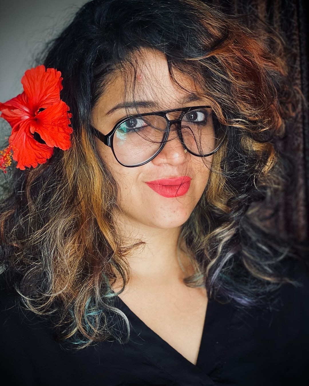 ചെമ്പരത്തിയും ഭ്രാന്തും തമ്മില്‍ എന്താ ബന്ധമെന്ന് നിങ്ങള്‍ക്കറിയാമോ..? അഭിരാമിയുടെ പുതിയ ചിത്രങ്ങള്‍