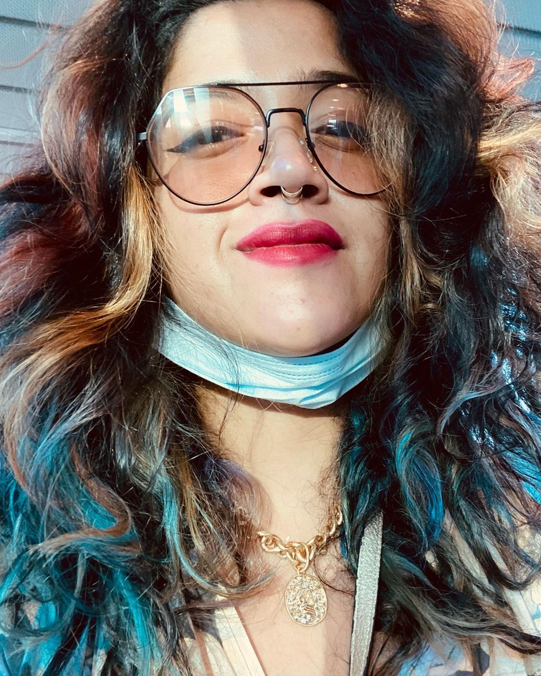 ചെമ്പരത്തിയും ഭ്രാന്തും തമ്മില്‍ എന്താ ബന്ധമെന്ന് നിങ്ങള്‍ക്കറിയാമോ..? അഭിരാമിയുടെ പുതിയ ചിത്രങ്ങള്‍