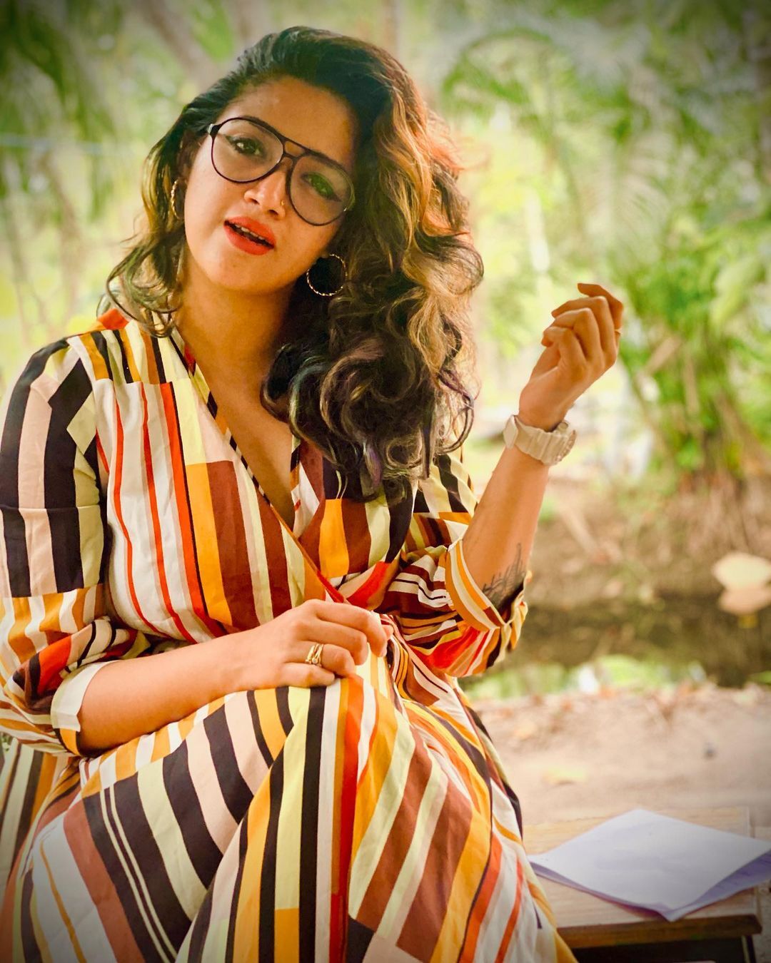 ചെമ്പരത്തിയും ഭ്രാന്തും തമ്മില്‍ എന്താ ബന്ധമെന്ന് നിങ്ങള്‍ക്കറിയാമോ..? അഭിരാമിയുടെ പുതിയ ചിത്രങ്ങള്‍