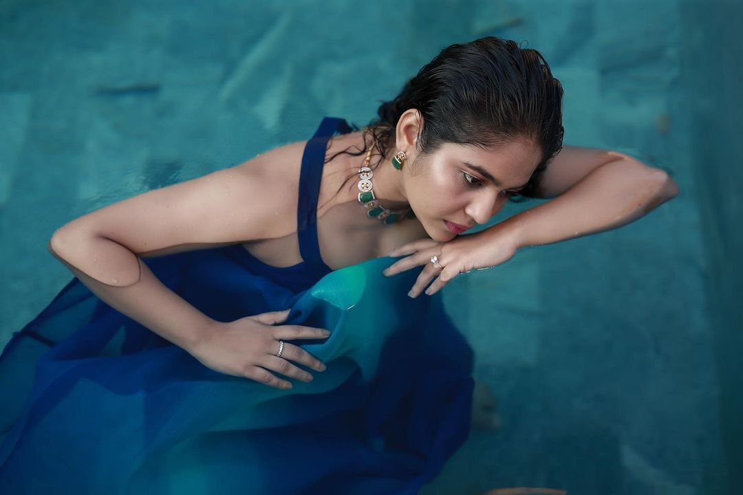 കണ്ട് രണ്ട് കണ്ണ് ..  കണ്ണുകളിൽ നി​ഗൂഢത ഒളിപ്പിച്ച് ശ്രിന്ദ