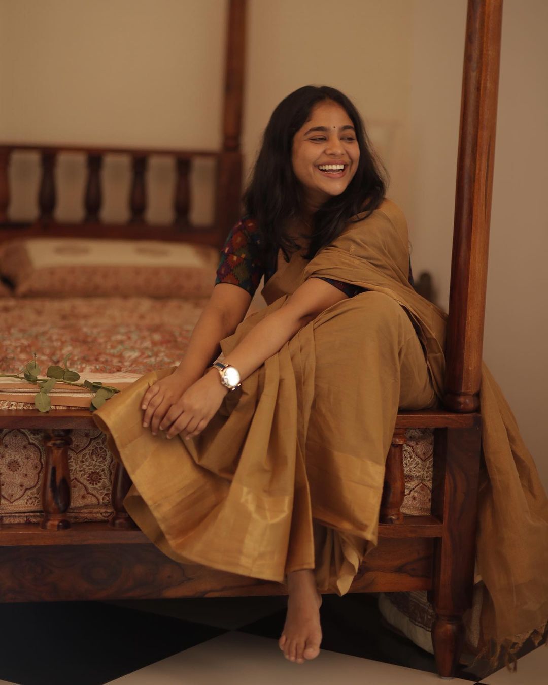 കണ്ട് രണ്ട് കണ്ണ് ..  കണ്ണുകളിൽ നി​ഗൂഢത ഒളിപ്പിച്ച് ശ്രിന്ദ