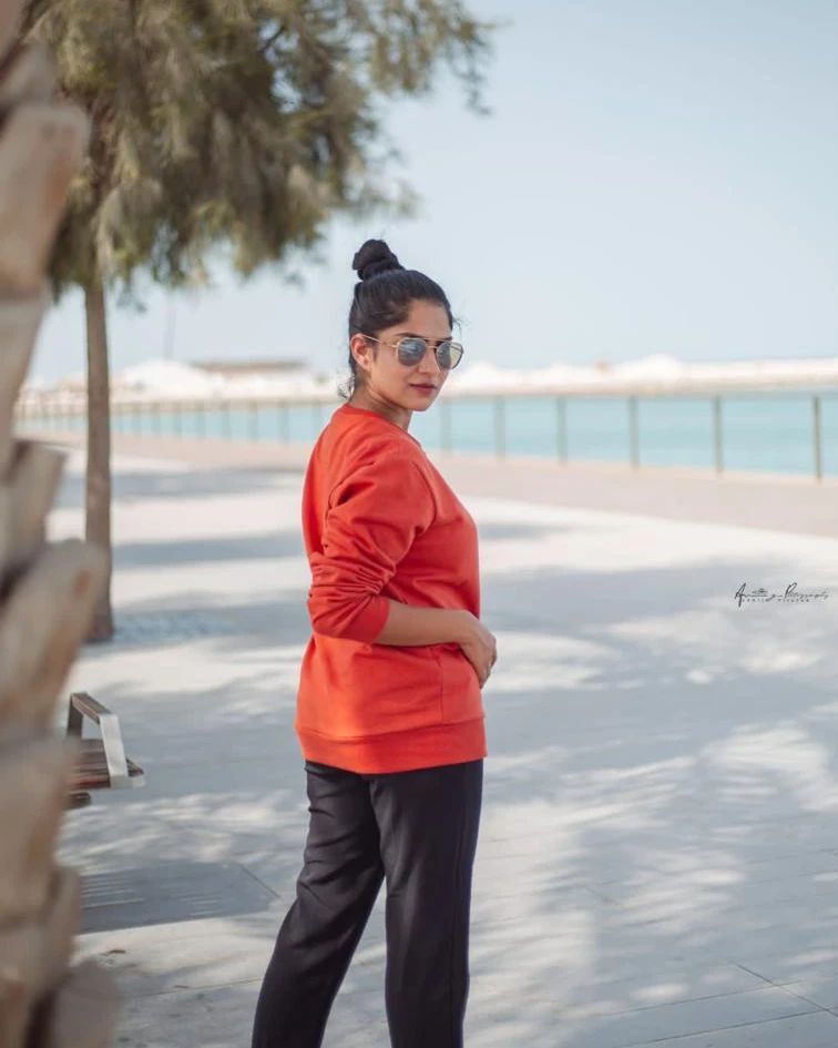 ഏറ്റവും പുതിയ ലുക്കില്‍ സുന്ദരിയായി കുടുംബ പ്രേക്ഷകരുടെ ഇഷ്ട നായിക സ്വാസിക 