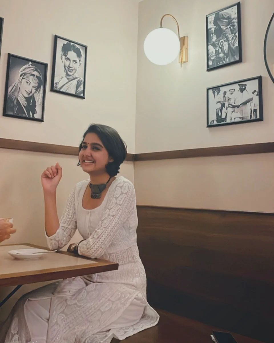 ഇതാരാ റൗഡി ബേബിയോ! ലുങ്കി മടക്കിക്കുത്തി അനശ്വര രാജന്‍