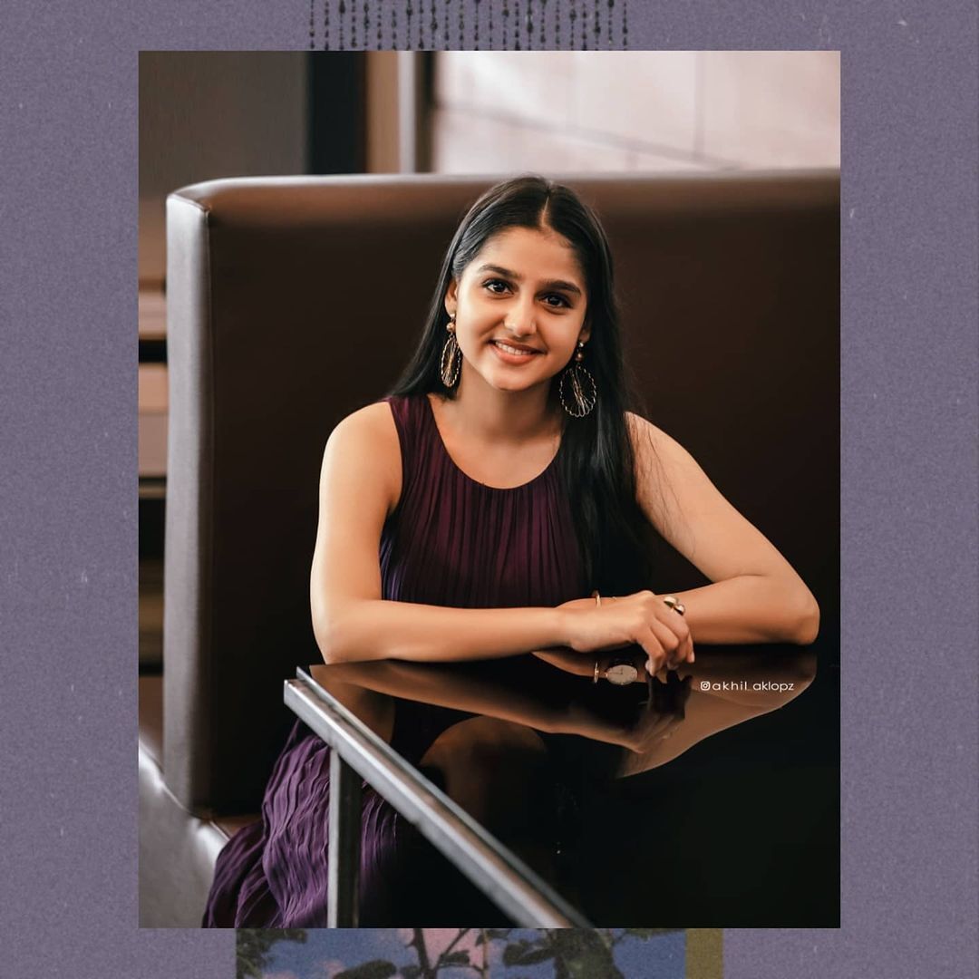 ഇതാരാ റൗഡി ബേബിയോ! ലുങ്കി മടക്കിക്കുത്തി അനശ്വര രാജന്‍