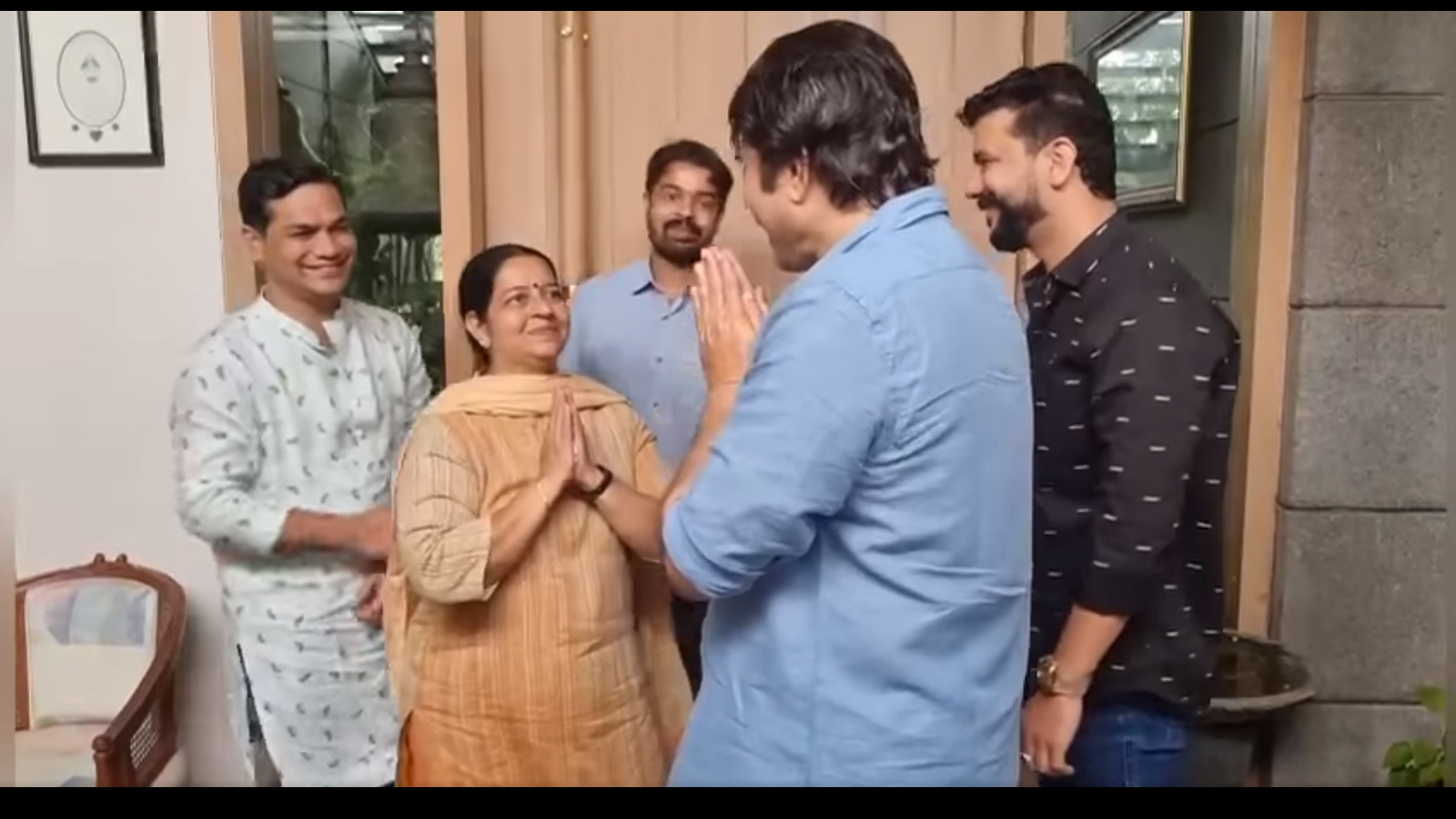 മമ്മൂക്കയുടെ വോട്ട് പെട്ടിയിലാക്കണം; വോട്ട് അഭ്യര്‍ത്ഥിച്ച് ബിജെപി സ്ഥാനാര്‍ത്ഥിയും, ചിത്രങ്ങള്‍