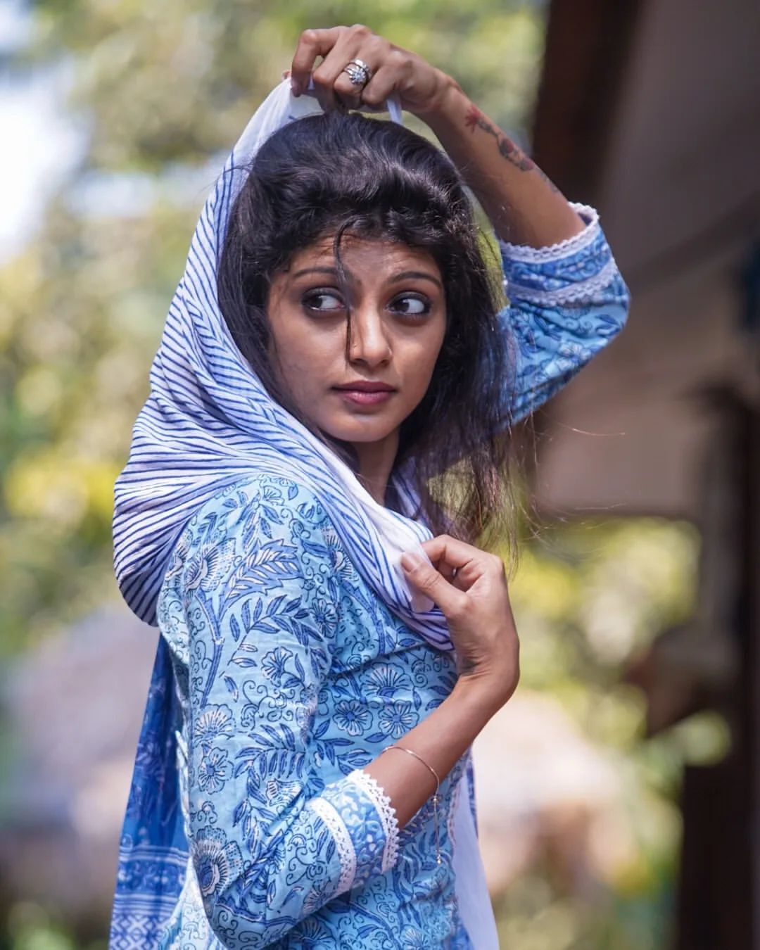 ഞങ്ങളുടെ പൈങ്കിളി വേറെ ലെവലാണ്; ലുക്കെന്നൊക്കെ പറഞ്ഞാല്‍ ഇതാണ്, വൈറലായി ഫോട്ടോഷൂട്ട്