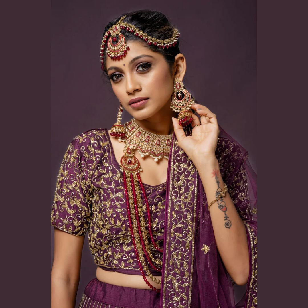 ഞങ്ങളുടെ പൈങ്കിളി വേറെ ലെവലാണ്; ലുക്കെന്നൊക്കെ പറഞ്ഞാല്‍ ഇതാണ്, വൈറലായി ഫോട്ടോഷൂട്ട്