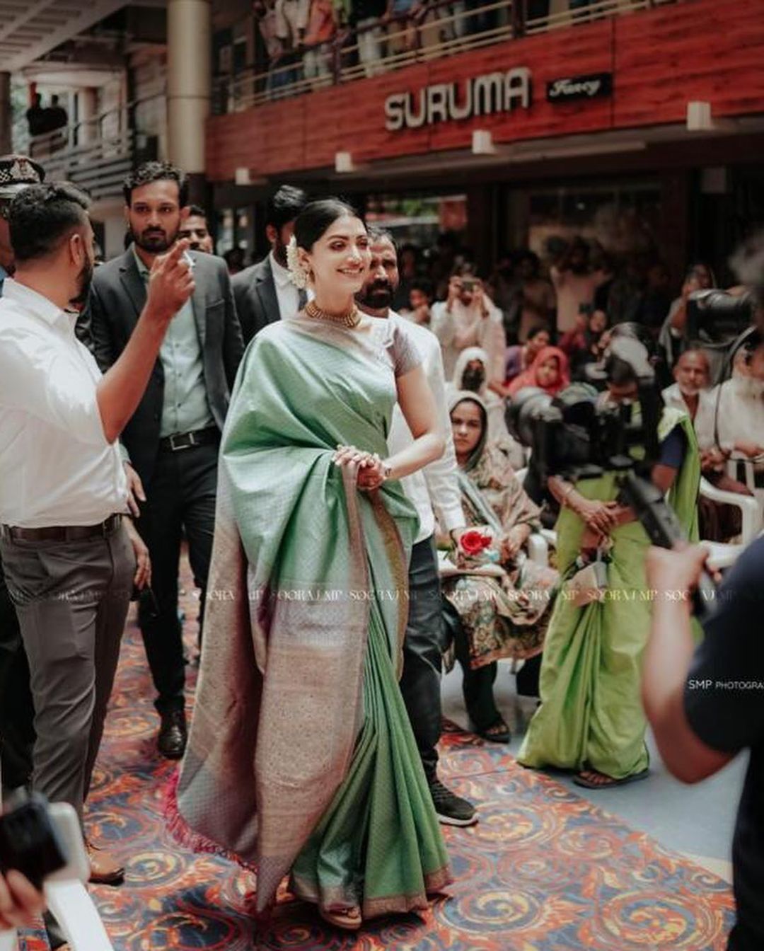 രാജകുമാരി പോലെ... മമത സാരിയിലും ഒരേ പൊളി, വൈറലായി നടിയുടെ ചിത്രങ്ങൾ