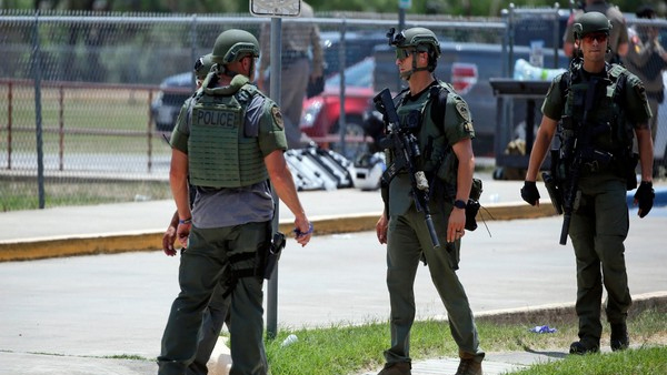 18 കാരന്റെ ആക്രമണത്തില്‍ നടുങ്ങി അമേരിക്ക; ചിത്രങ്ങള്‍