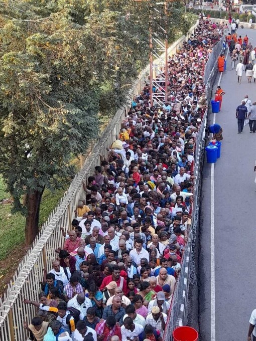 Huge Devotees Rush In Tirumala Tirupati Temple