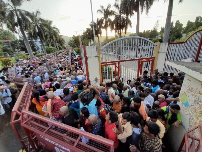 Huge Devotees Rush In Tirumala Tirupati Temple