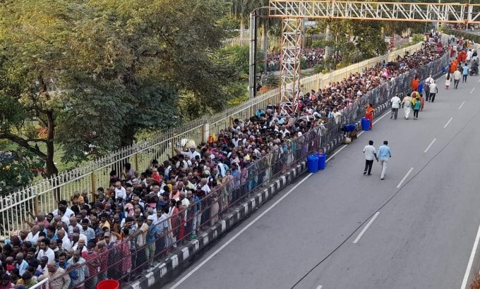 Huge Devotees Rush In Tirumala Tirupati Temple
