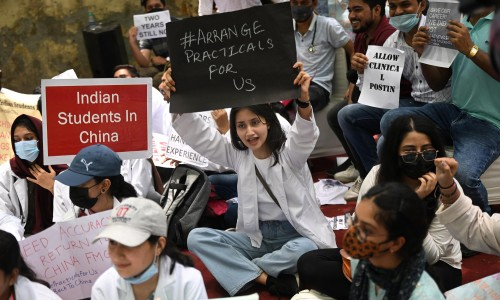 ഞങ്ങളുടെ ഭാവിവെച്ച് പന്താടരുത്; ജന്തര്‍ മന്ദറില്‍ മെഡിക്കല്‍ വിദ്യാര്‍ത്ഥികളുടെ പ്രതിഷേധം, ചിത്രങ്ങള്‍