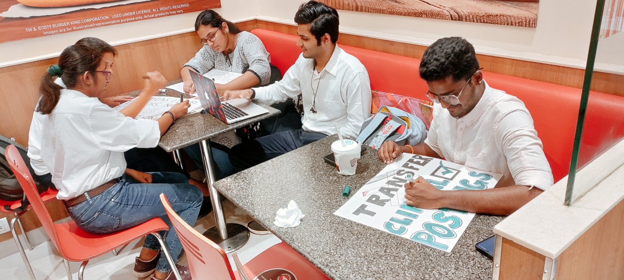 ഞങ്ങളുടെ ഭാവിവെച്ച് പന്താടരുത്; ജന്തര്‍ മന്ദറില്‍ മെഡിക്കല്‍ വിദ്യാര്‍ത്ഥികളുടെ പ്രതിഷേധം, ചിത്രങ്ങള്‍