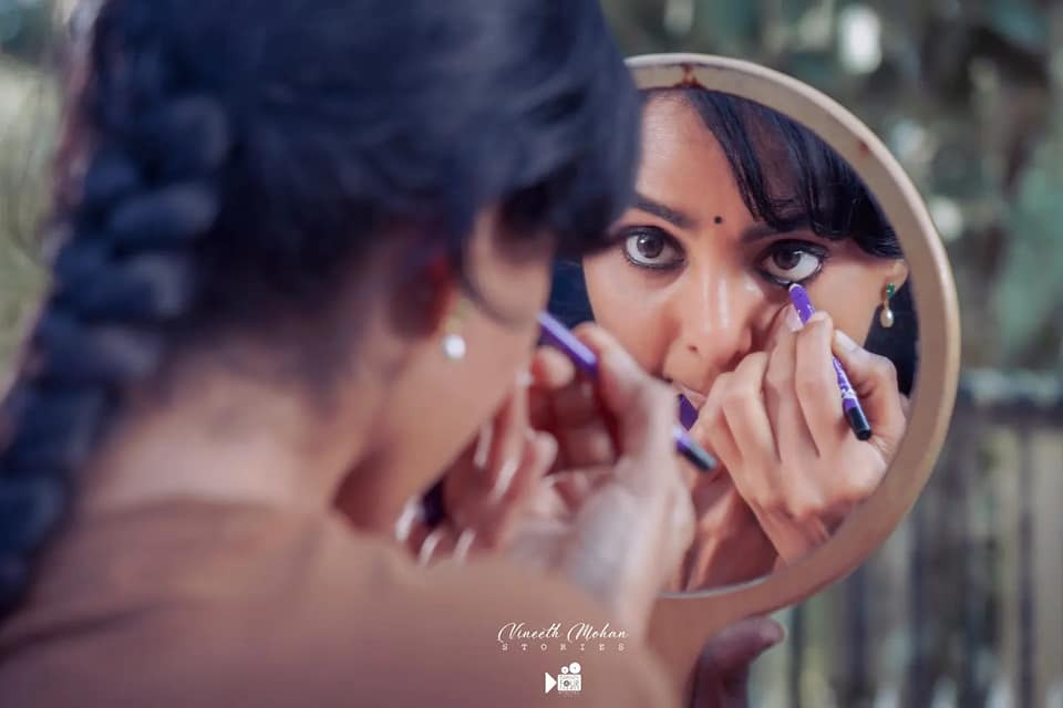 പൊട്ടിച്ചിരിച്ച് മഞ്ജു വാര്യർ, 'ഇപ്പോഴും കുട്ടിത്തം മാറിയിട്ടില്ല', ചിത്രങ്ങൾ കാണാം