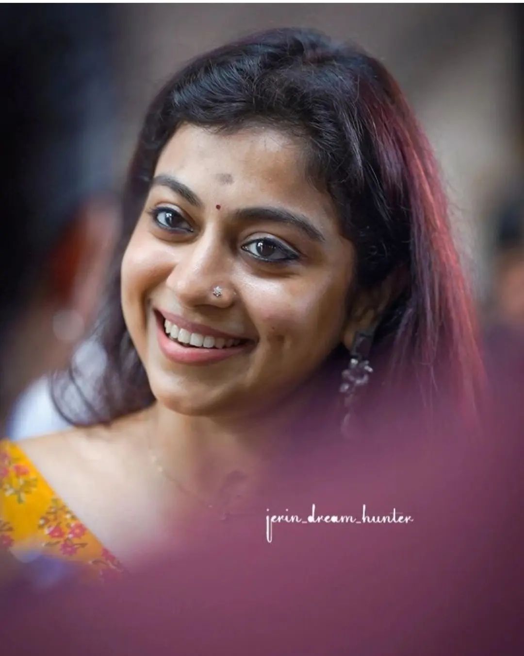 'ചിരിക്കുമ്പോ ശ്രുതി എന്തൊരു ക്യൂട്ടാണ്'; നടിയുടെ സാരി ചിത്രങ്ങൾ ഏറ്റെടുത്ത് ആരാധകർ