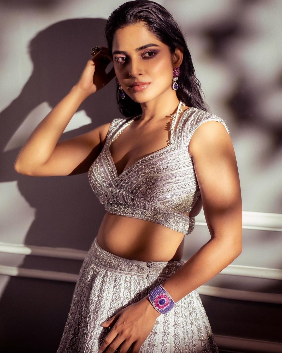 ബോളിവുഡ് താരങ്ങള്‍ വഴിമാറിനില്‍ക്കും; അനഘ...നിങ്ങള്‍ മാസാണ്, വൈറല്‍ ചിത്രങ്ങള്‍