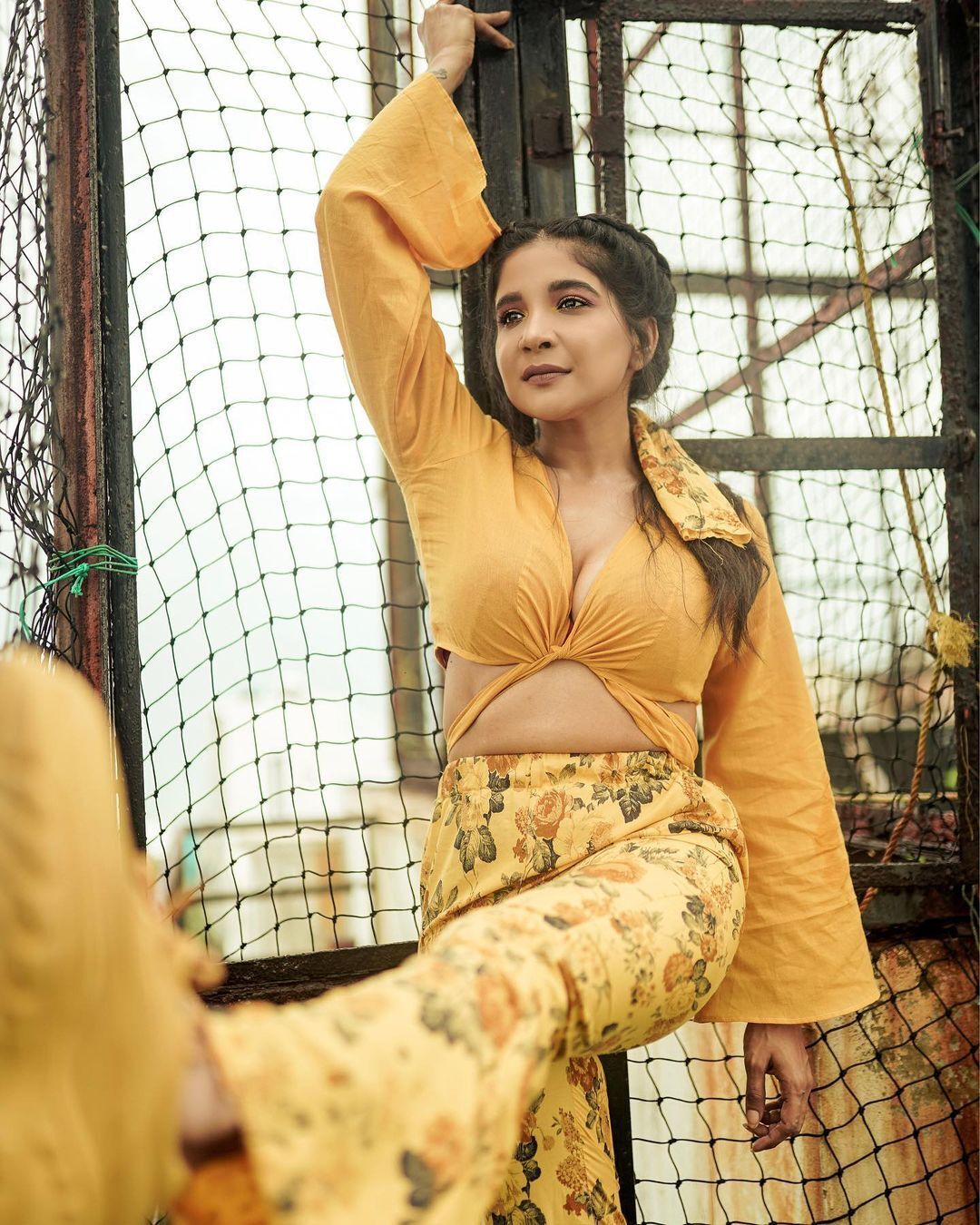 PHOTOS : குட்டி உடையில் சாக்ஷி அகர்வால்... திணறடிக்கும் கலக்கல் போட்டோஸ்! 