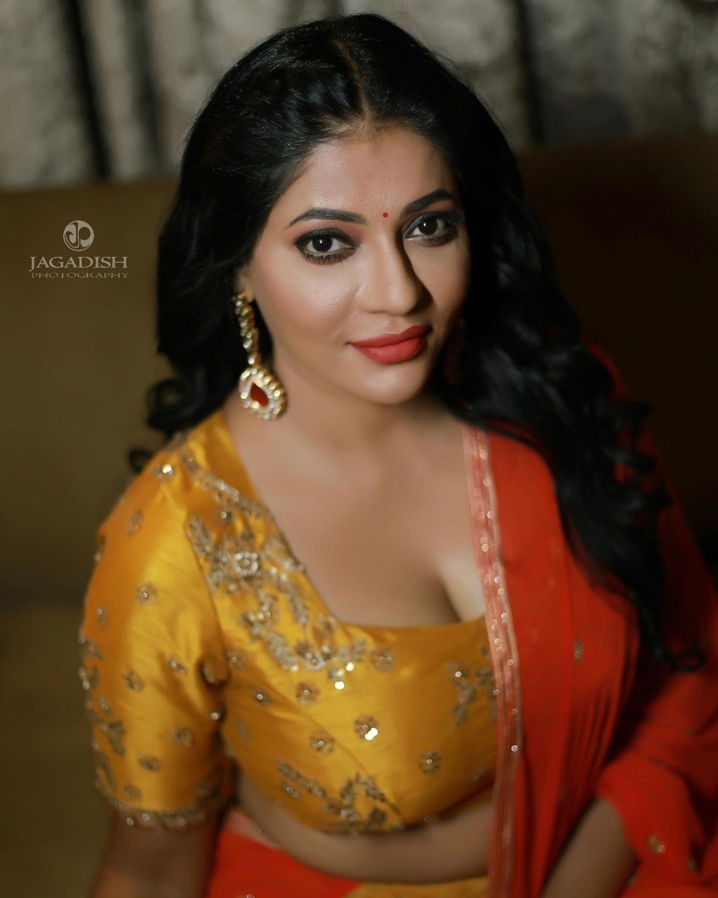 PHOTOS : டாப் ஆங்கிளில் டாப் டக்கர் போஸ் கொடுக்கும் ரேஷ்மா.. மயங்கும் ரசிகர்கள்!