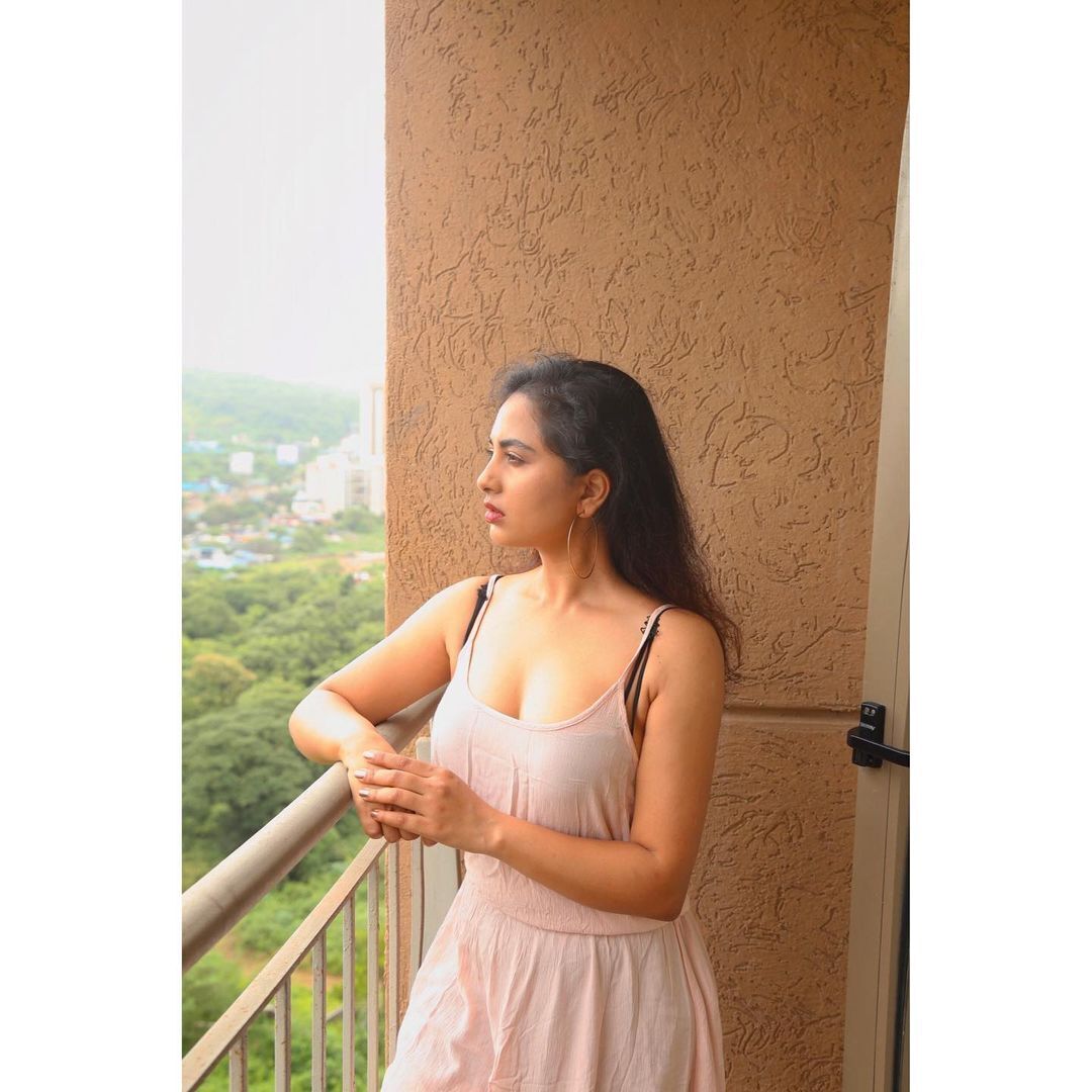 PHOTOS : டெய்ட் உடையில் ஒரு நச் செல்ஃபி.. ஜிம் சூட்டில் கலக்கும் ஸ்ருஷ்டி டாங்கே!