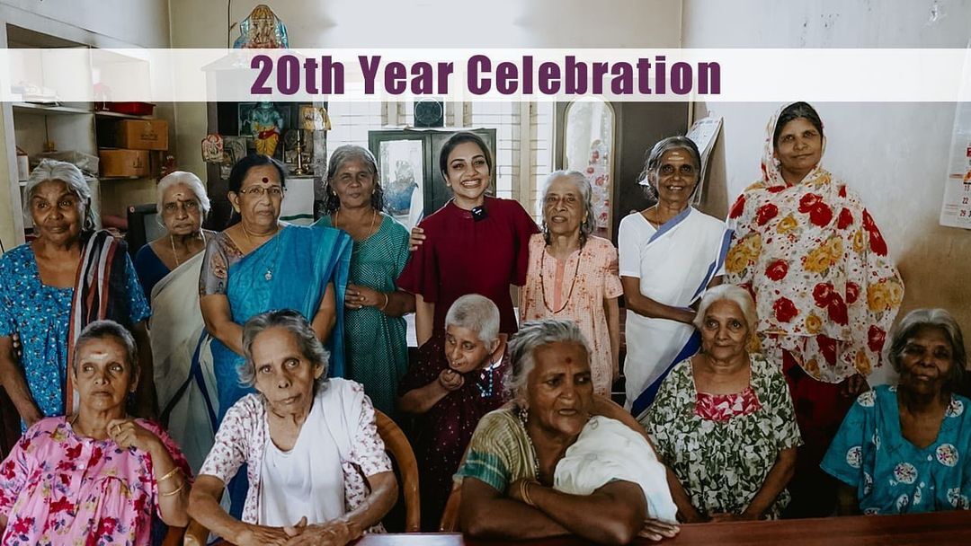 'അരങ്ങേറ്റം കുറിച്ചിട്ട് 20 വർഷം'; സാന്ത്വനം ഭവനത്തിലെ അമ്മമാർക്കൊപ്പം റിമിയുടെ പാട്ടും മേളവും 