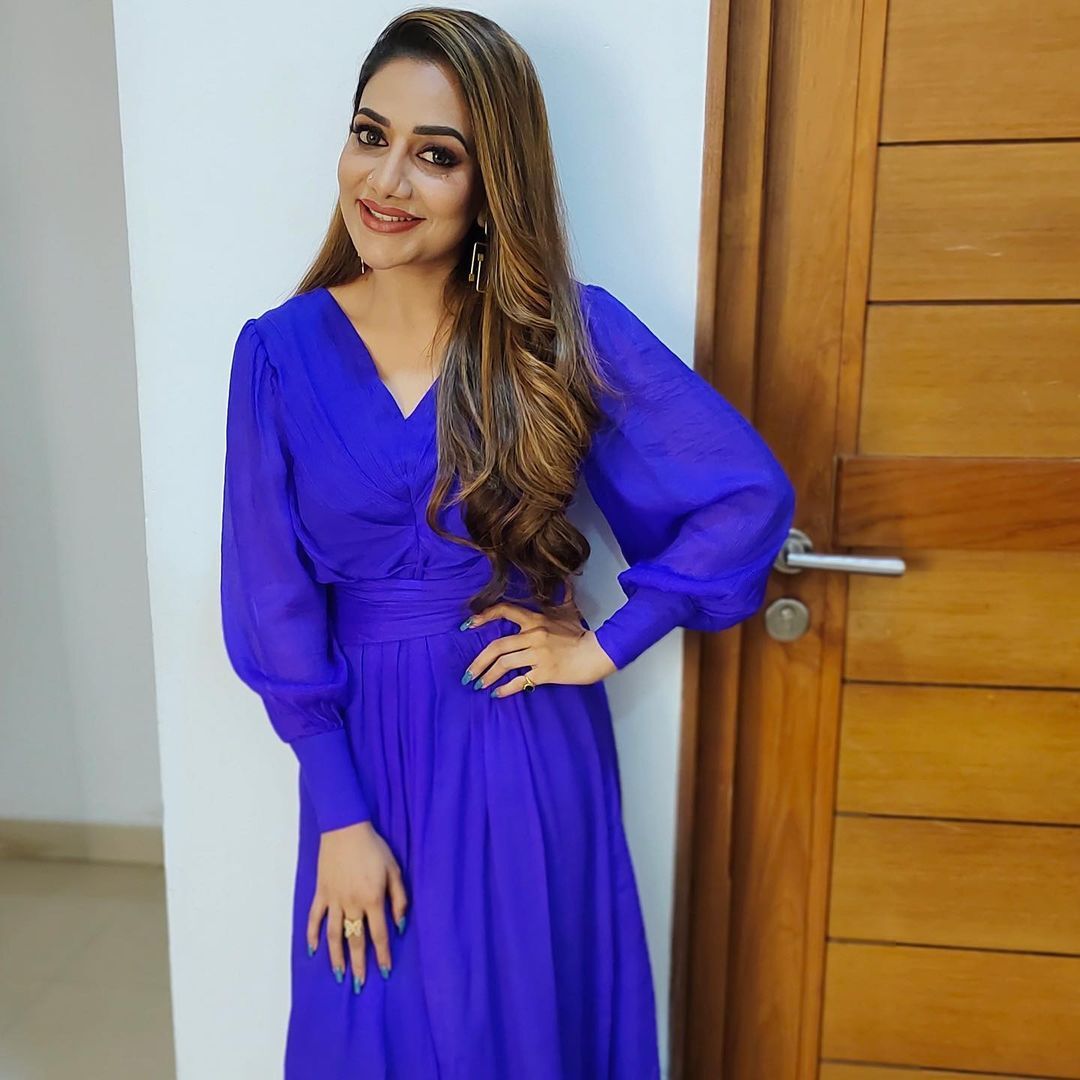 'സന്തോഷവതിയായി ഇരിക്കാൻ ഞാൻ ആഗ്രഹിക്കുന്നു';റിമിയുടെ കുറിപ്പും ഫോട്ടോയും ഇതാ വൈറൽ