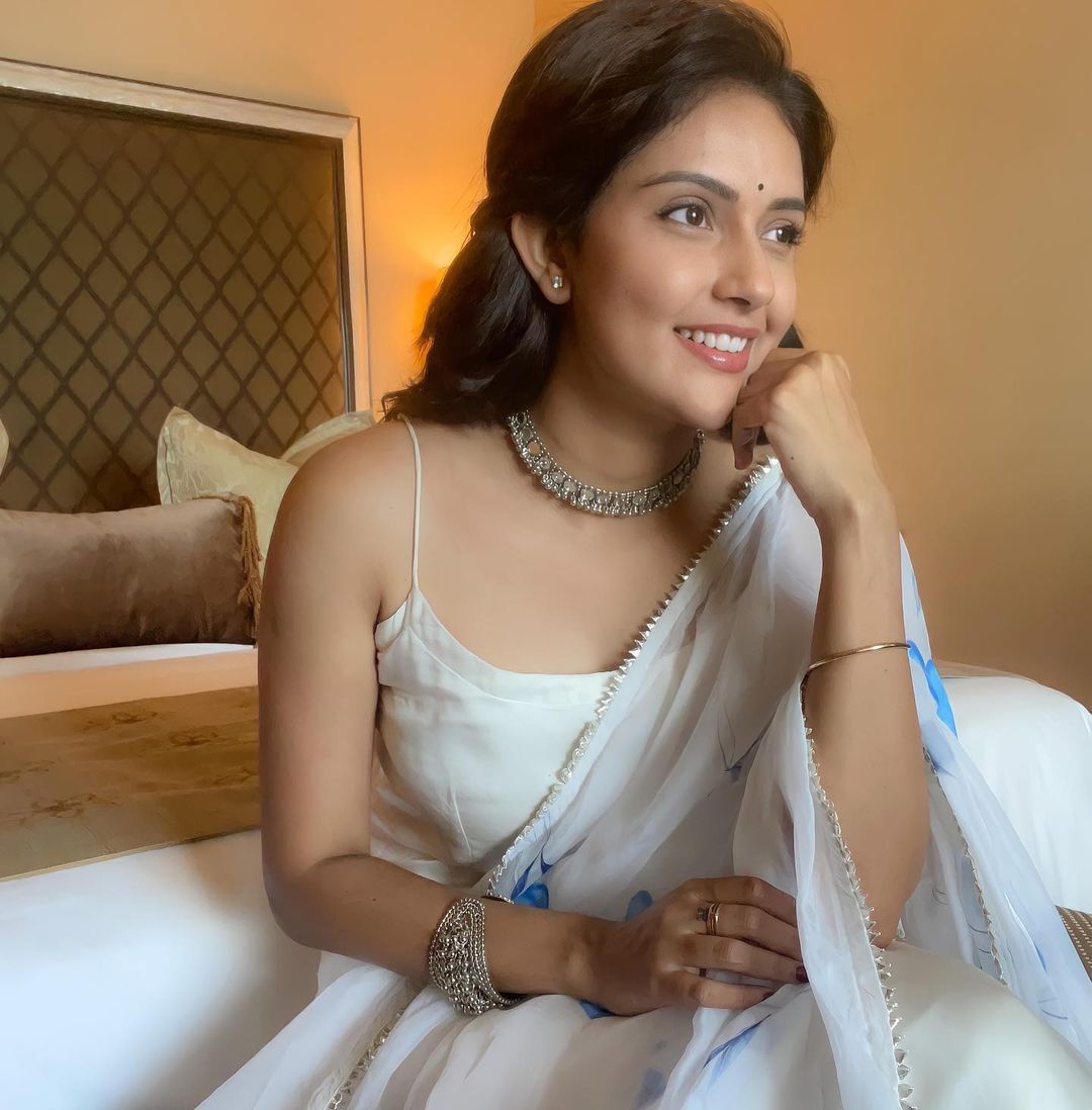 സിമ്പിൾ ലുക്കിലും മഹിമ പൊളിയാണ്, ആ ചിരി കണ്ടാൽ മാത്രം മതിയല്ലോയെന്ന് ആരാധകർ... വൈറൽ ഫോട്ടോകൾ