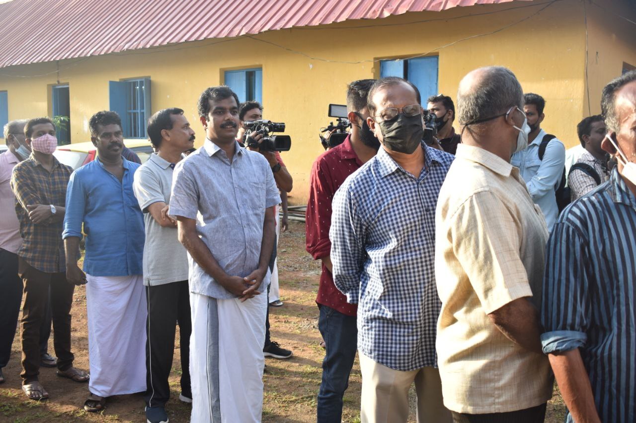 തൃക്കാക്കരയില്‍ കനത്ത പോളിംഗ്; വോട്ട് ചെയ്യാനെത്തി പ്രമുഖര്‍, ചിത്രങ്ങള്‍ കാണാം