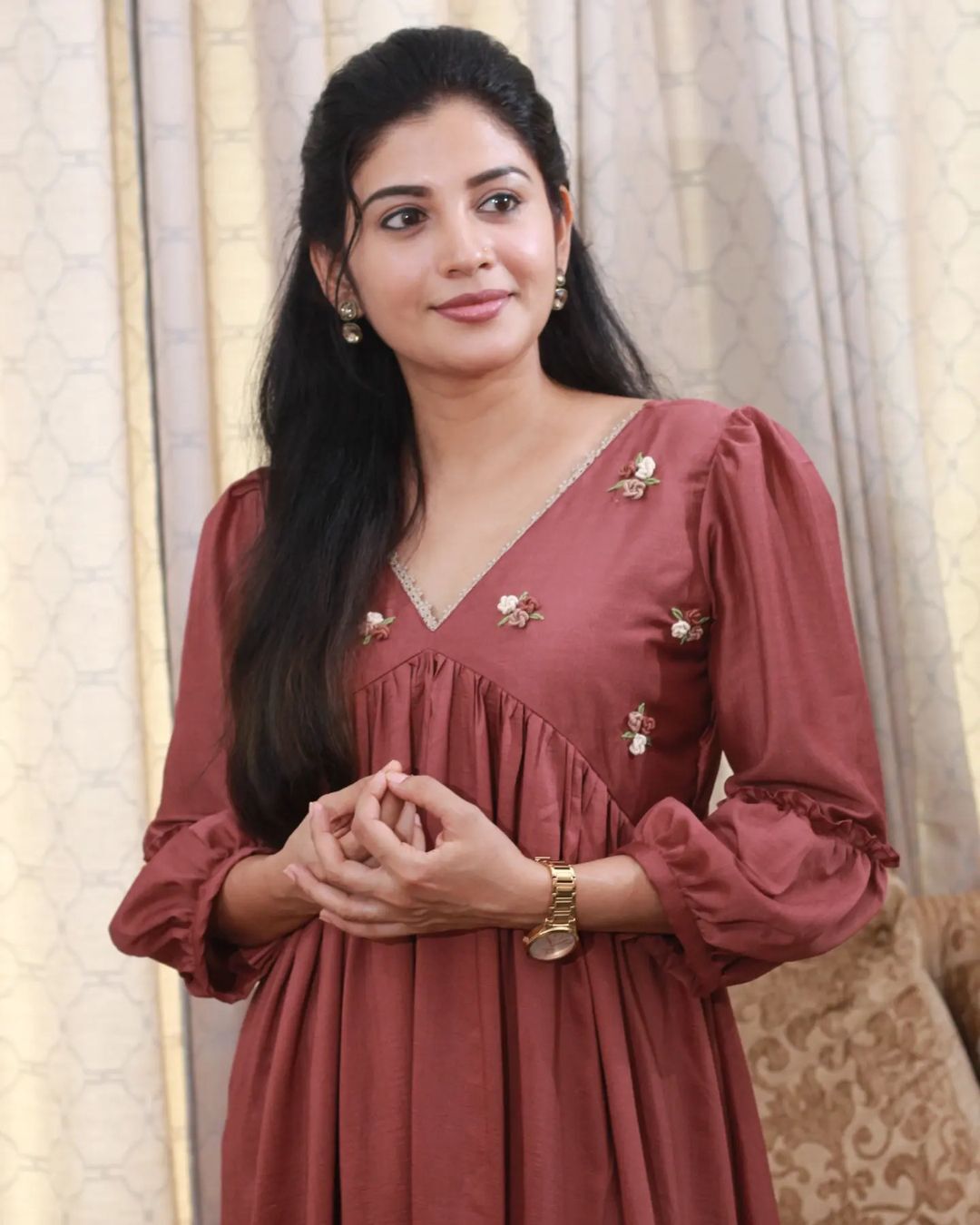 കൂള്‍ ലുക്കില്‍ ശിവദ; ഏറ്റവും പുതിയ ചിത്രങ്ങള്‍ വൈറല്‍