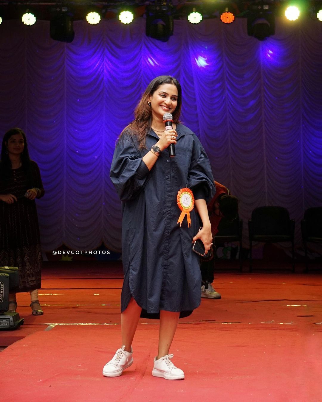  മേക്ക് ഓവറെന്ന് പറഞ്ഞാൽ ദാ ഇതാണ്..അതിഥി രവി തകർത്ത് കളഞ്ഞല്ലോ...വൈറലായി ഫോട്ടോകൾ 