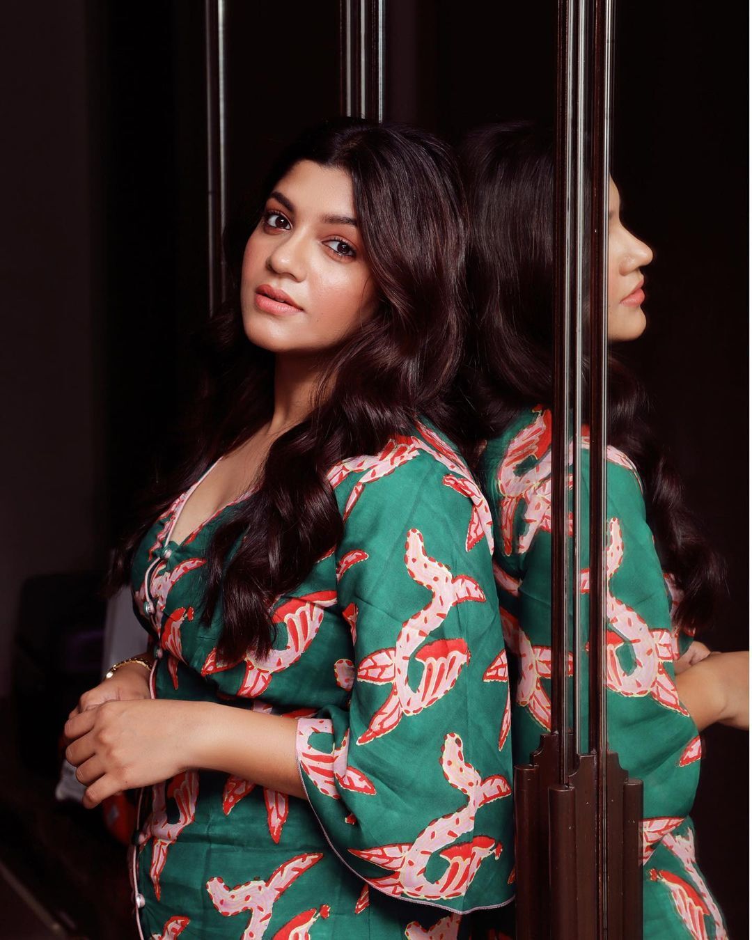 ഒരു പൂവ് പോലെ സുന്ദരം: മോഡേണ്‍ ലുക്കില്‍ വൈറലായി അപർണ്ണ ബാലമുരളി