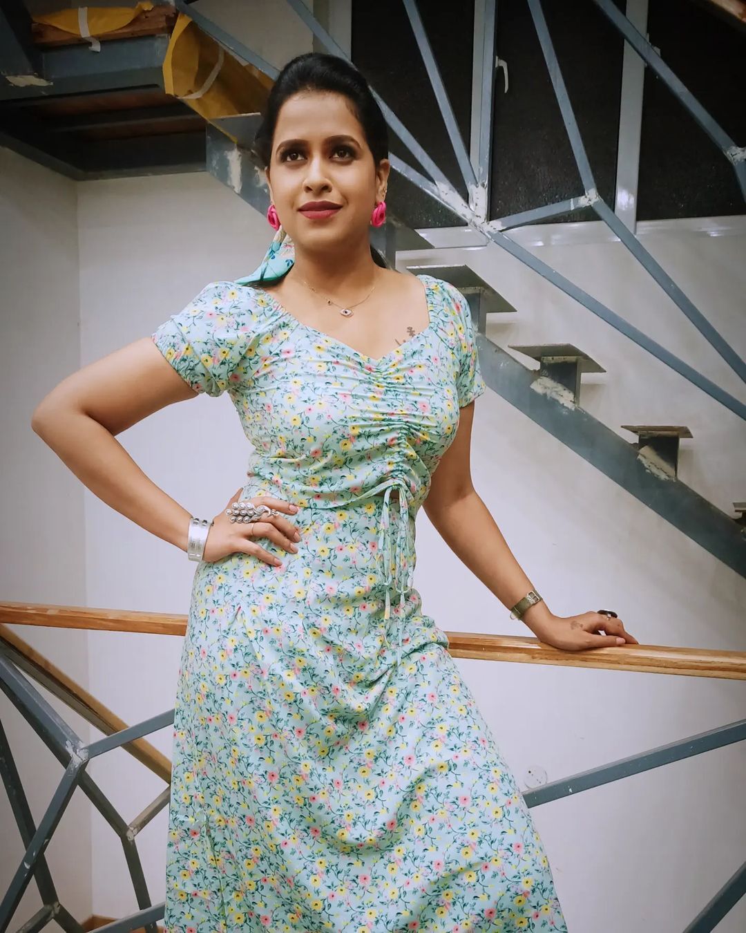  ഗ്ലാമറസ് ലുക്കിൽ ഞെട്ടിച്ച് സാധിക വേണുഗോപാൽ.. നടിയുടെ ഹോട്ട് ചിത്രങ്ങൾ വൈറൽ