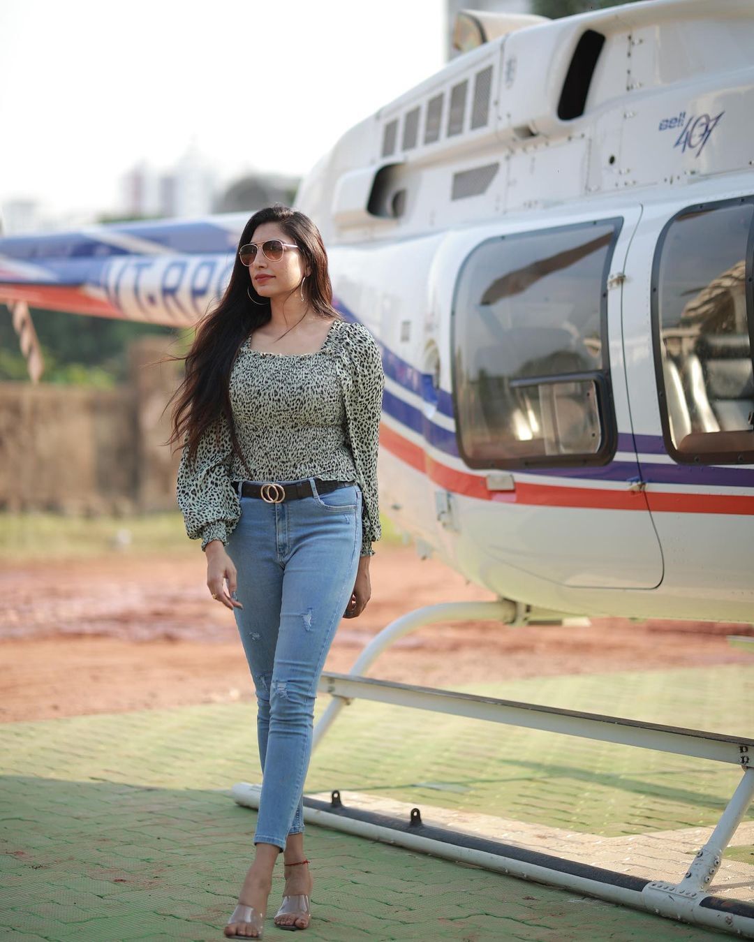   'ശെടാ, അമ്മയ്ക്ക് ഇഷ്ടായില്ലേലും ഋതു ഏത് ലുക്കിലും പൊളിയല്ലേ'..വൈറൽ ഫോട്ടോകൾ