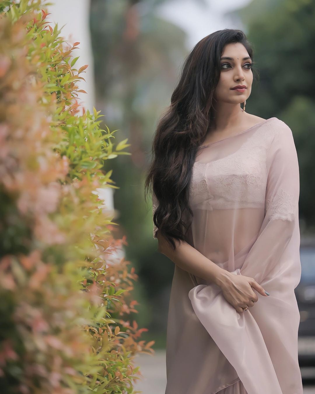   'ശെടാ, അമ്മയ്ക്ക് ഇഷ്ടായില്ലേലും ഋതു ഏത് ലുക്കിലും പൊളിയല്ലേ'..വൈറൽ ഫോട്ടോകൾ