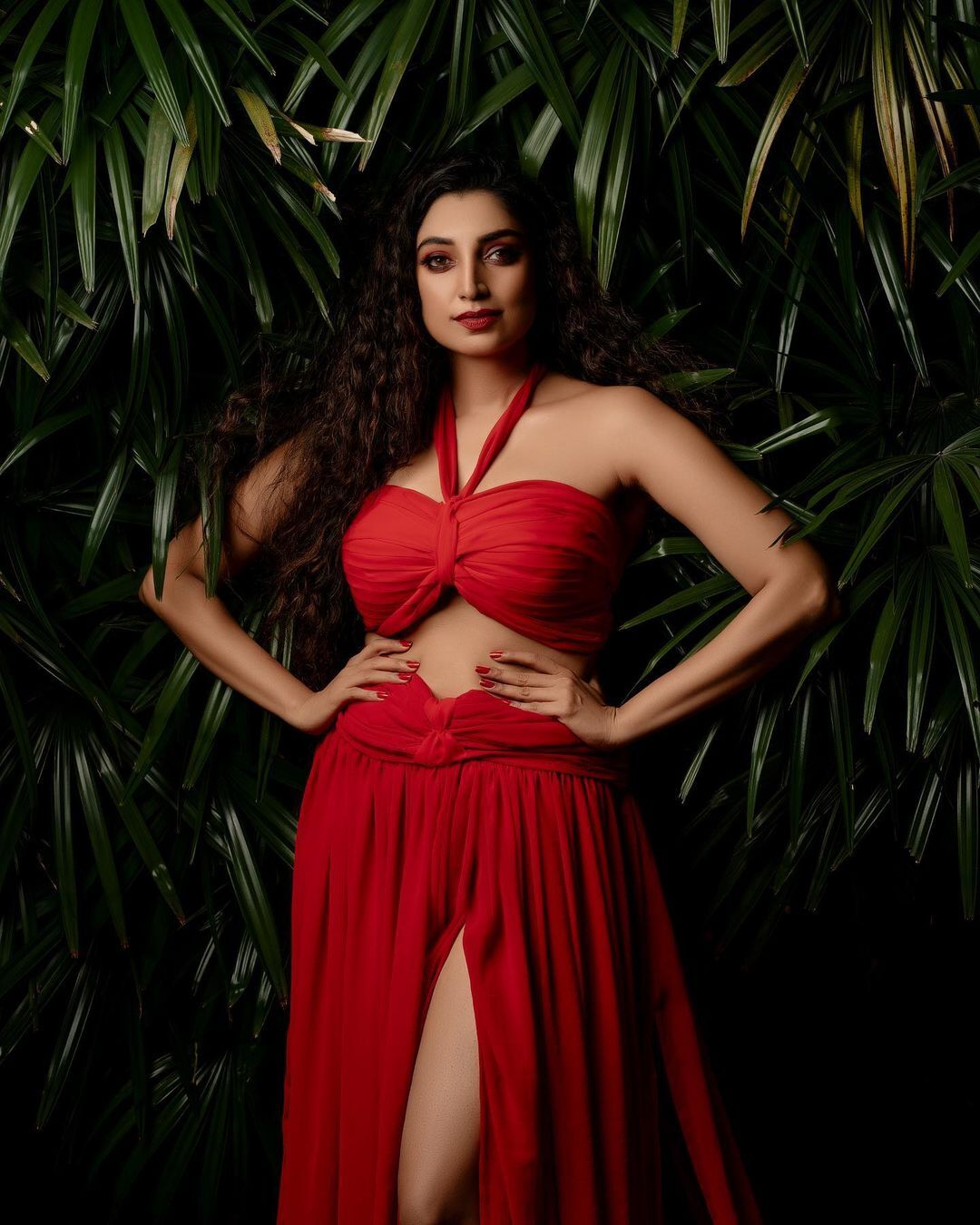   'ശെടാ, അമ്മയ്ക്ക് ഇഷ്ടായില്ലേലും ഋതു ഏത് ലുക്കിലും പൊളിയല്ലേ'..വൈറൽ ഫോട്ടോകൾ