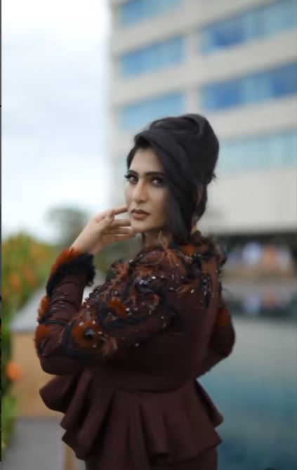 'മമ്മൂട്ടിയുടെ നായിക തന്നെയോ ഇത്': വൈറലായി നേഹയുടെ ഗ്ലാമറസ് ചിത്രങ്ങള്‍