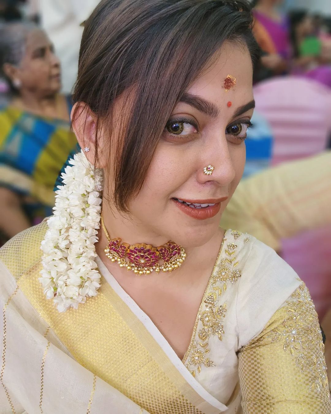  കിടു മേയ്ക്കപ്പും പൊളി ലുക്കും..ഇതൊക്കെ സ്വന്തം ഐഡിയ ആണെന്ന് അനുശ്രീ..'പിന്നെ ചുമ്മാ പൊളിക്കില്ലേ'