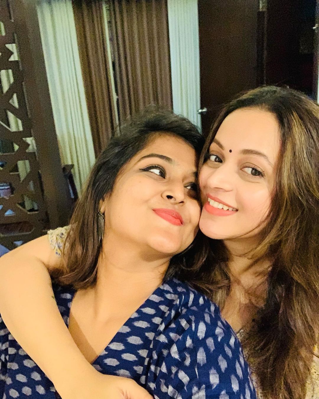 ശക്തയായ വനിതയെന്ന് മഞ്ജു വാര്യർ, സയനോരക്ക് സ്നേഹ ചുംബനം: ഭാവനയ്ക്ക് ഇന്ന് പിറന്നാള്‍