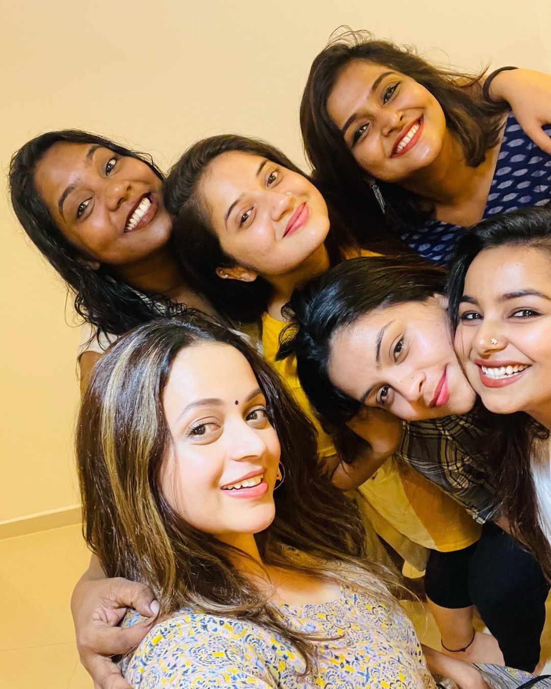 ശക്തയായ വനിതയെന്ന് മഞ്ജു വാര്യർ, സയനോരക്ക് സ്നേഹ ചുംബനം: ഭാവനയ്ക്ക് ഇന്ന് പിറന്നാള്‍