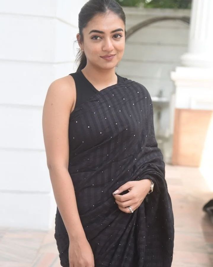 സ്ലീവ് ലെസ് സാരിയിലും ക്യൂട്ടായി നസ്രിയ: ഏറ്റെടുത്ത് ആരാധകർ