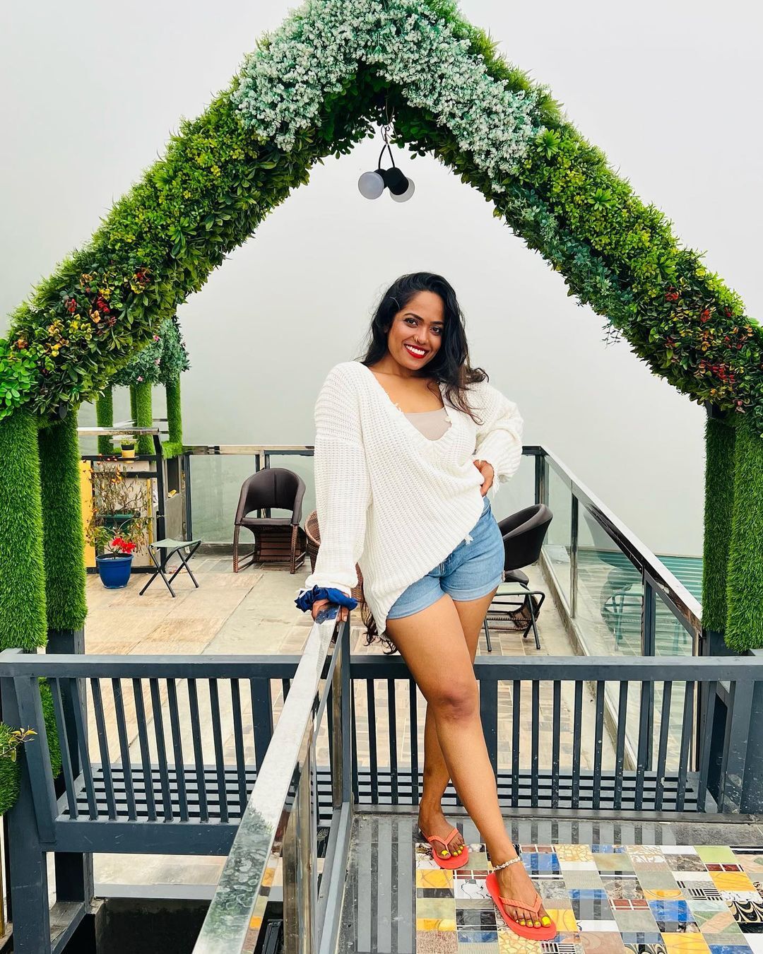  ദിൽഷയ്ക്കും ലക്ഷ്മിപ്രിയയ്ക്കും വായടിപ്പിച്ച് മറുപടി; ഷോർട്സിൽ കിടലൻ ചിത്രങ്ങളുമായി നിമിഷ..വൈറൽ