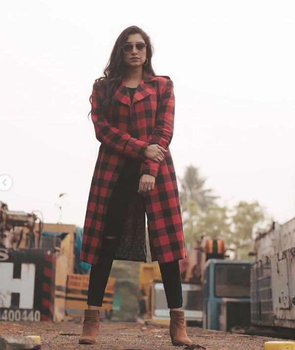 ഇതാര് ജയിംസ് ബോണ്ട് നായികയോ; കിടുക്കന്‍ ലുക്കില്‍ അമ്പരിപ്പിച്ച് റിതു മന്ത്ര