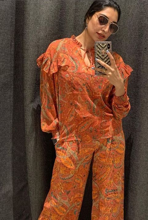 ഇതാര് ജയിംസ് ബോണ്ട് നായികയോ; കിടുക്കന്‍ ലുക്കില്‍ അമ്പരിപ്പിച്ച് റിതു മന്ത്ര