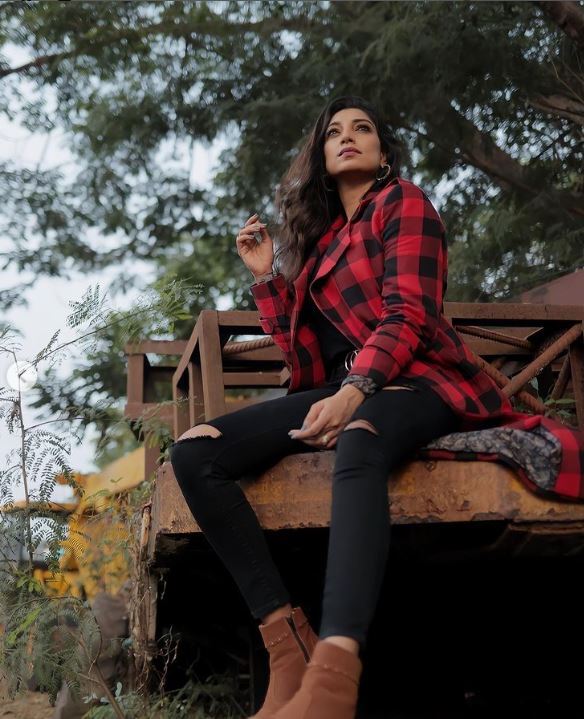 ഇതാര് ജയിംസ് ബോണ്ട് നായികയോ; കിടുക്കന്‍ ലുക്കില്‍ അമ്പരിപ്പിച്ച് റിതു മന്ത്ര