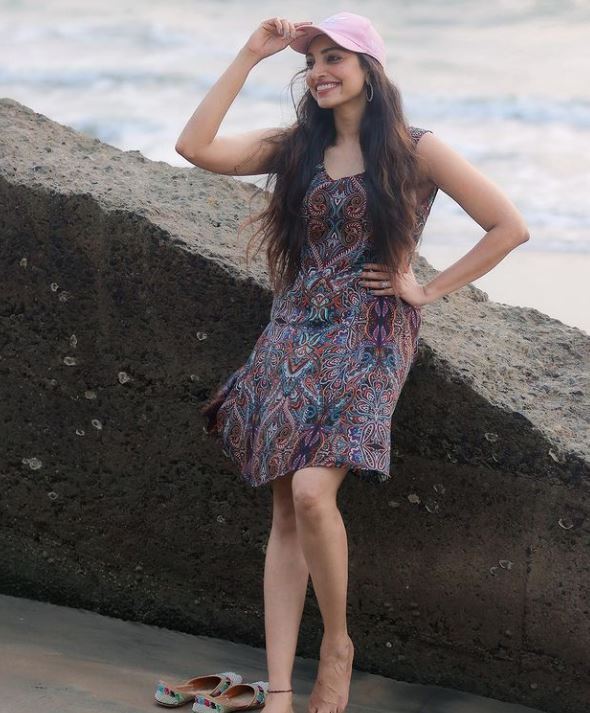 ഇതാര് ജയിംസ് ബോണ്ട് നായികയോ; കിടുക്കന്‍ ലുക്കില്‍ അമ്പരിപ്പിച്ച് റിതു മന്ത്ര