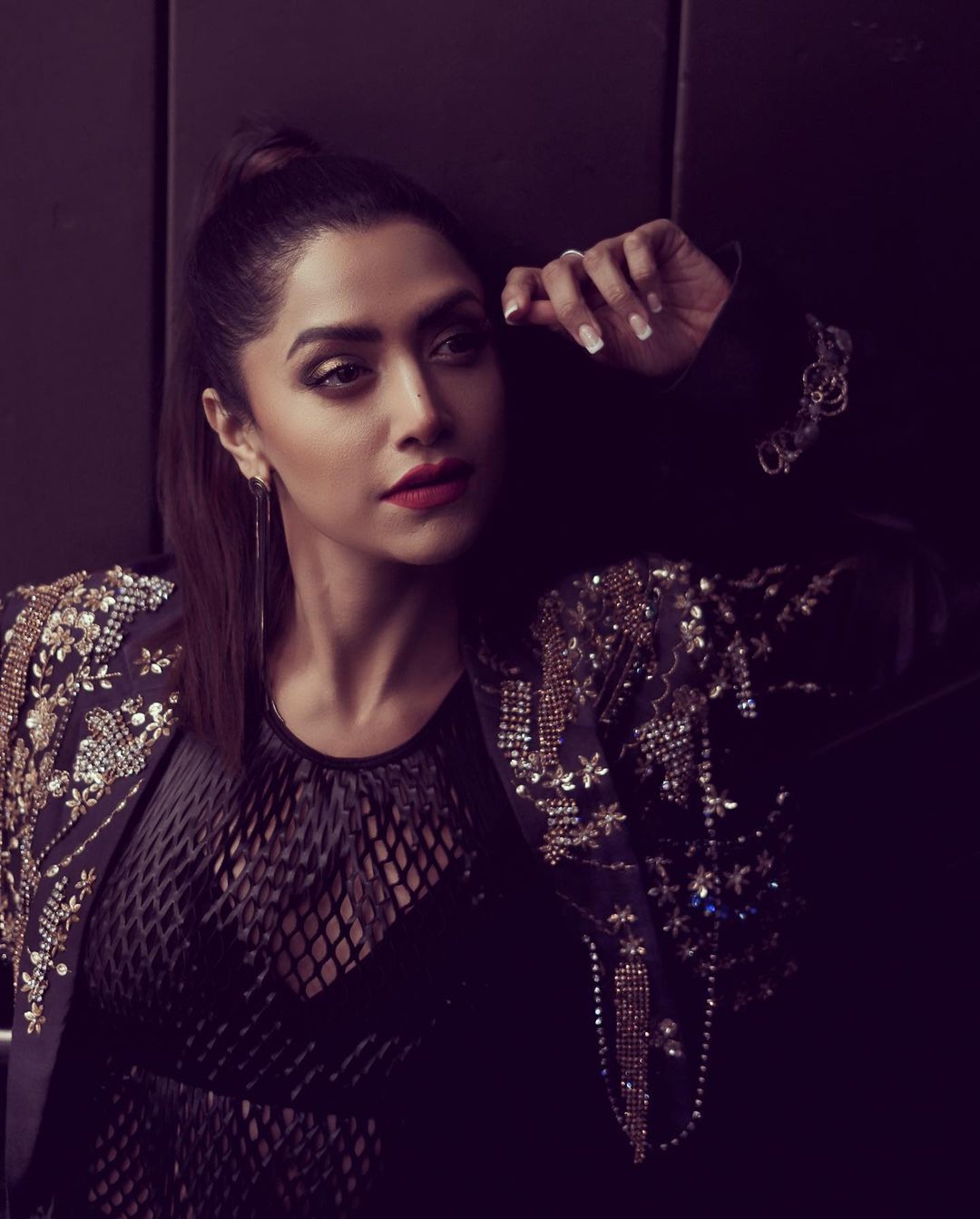  ഹോട്ട് ലുക്കിൽ ബ്ലാക്ക് നെറ്റ് വസ്ത്രത്തിൽ മംമ്ത; 'ബോളിവുഡ് തോറ്റ് പോകുമല്ലോയെന്ന് ആരാധകർ