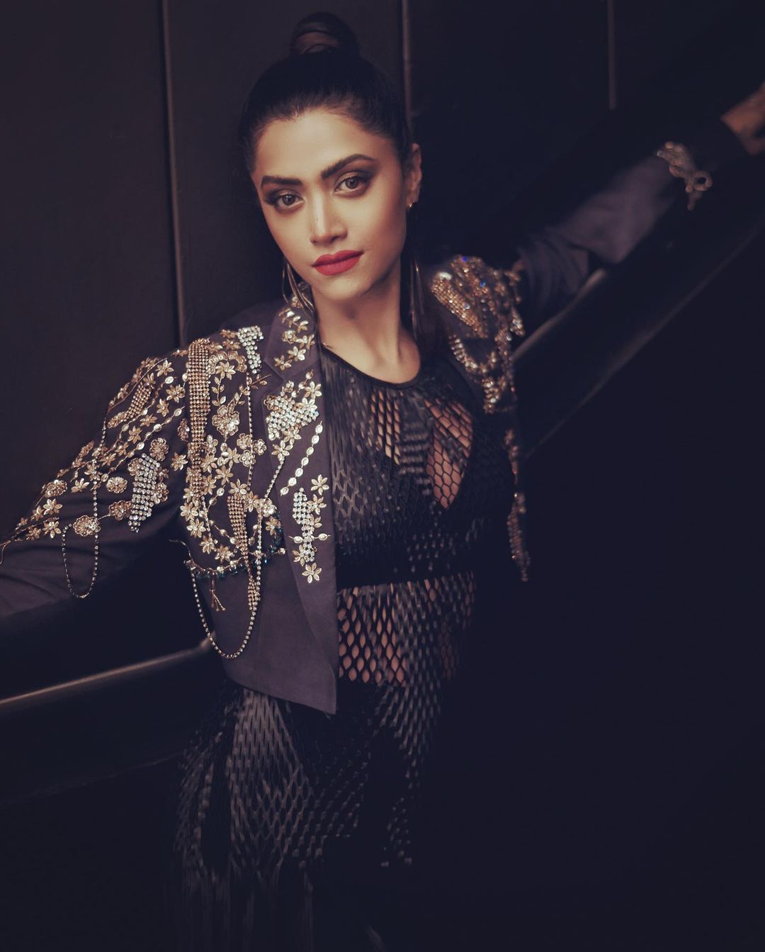  ഹോട്ട് ലുക്കിൽ ബ്ലാക്ക് നെറ്റ് വസ്ത്രത്തിൽ മംമ്ത; 'ബോളിവുഡ് തോറ്റ് പോകുമല്ലോയെന്ന് ആരാധകർ